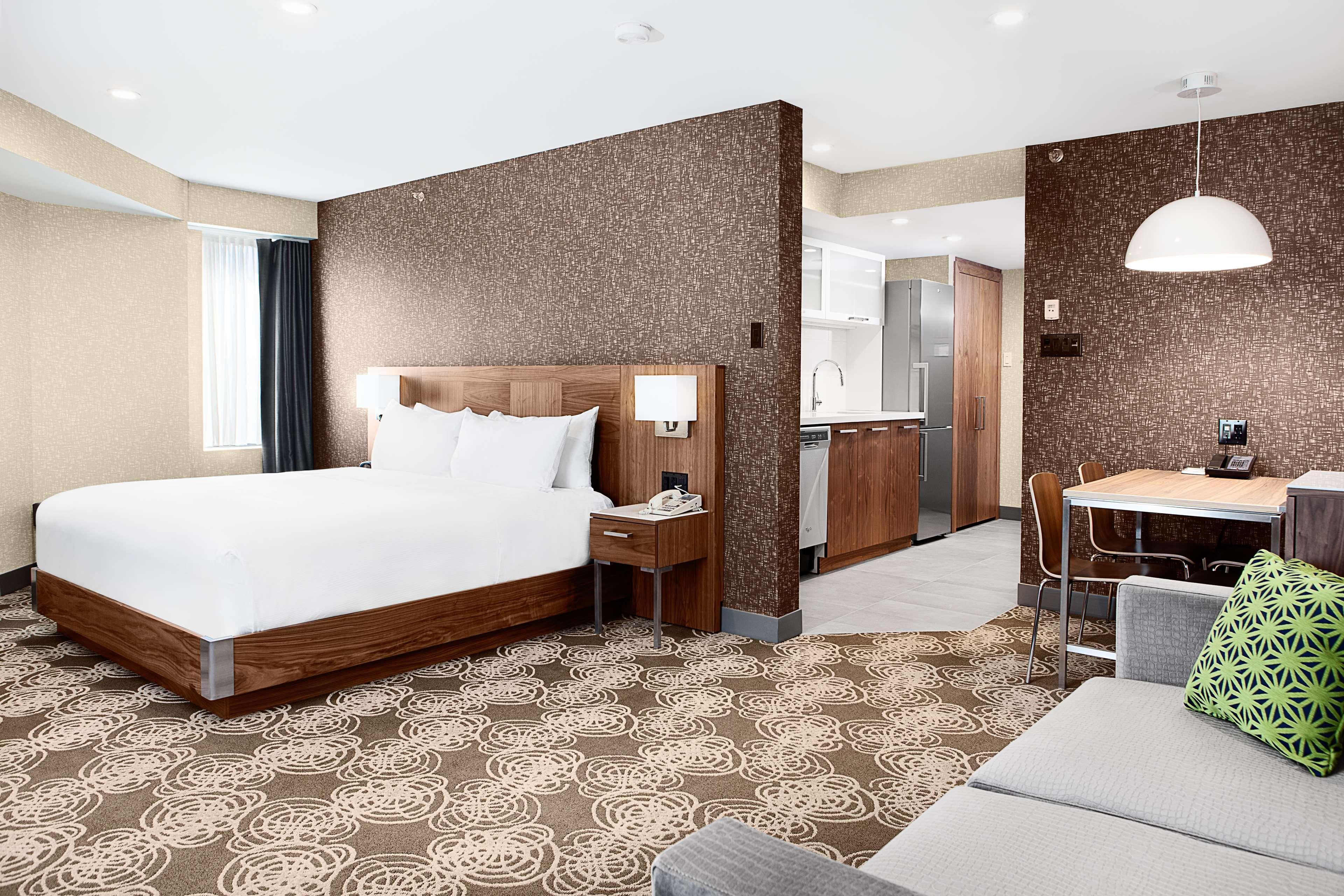 Hilton Montreal/Laval Hotel Exterior photo