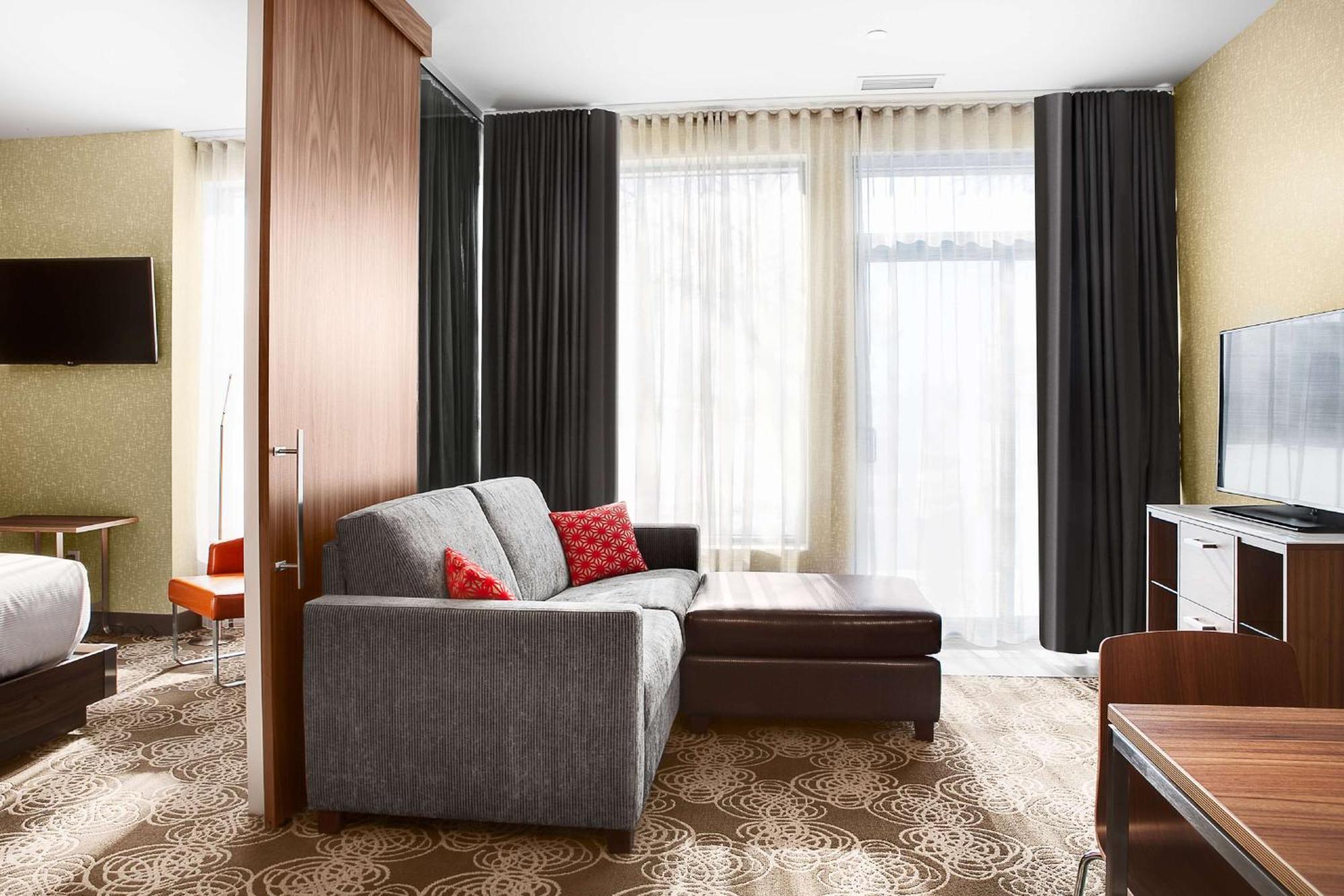 Hilton Montreal/Laval Hotel Exterior photo