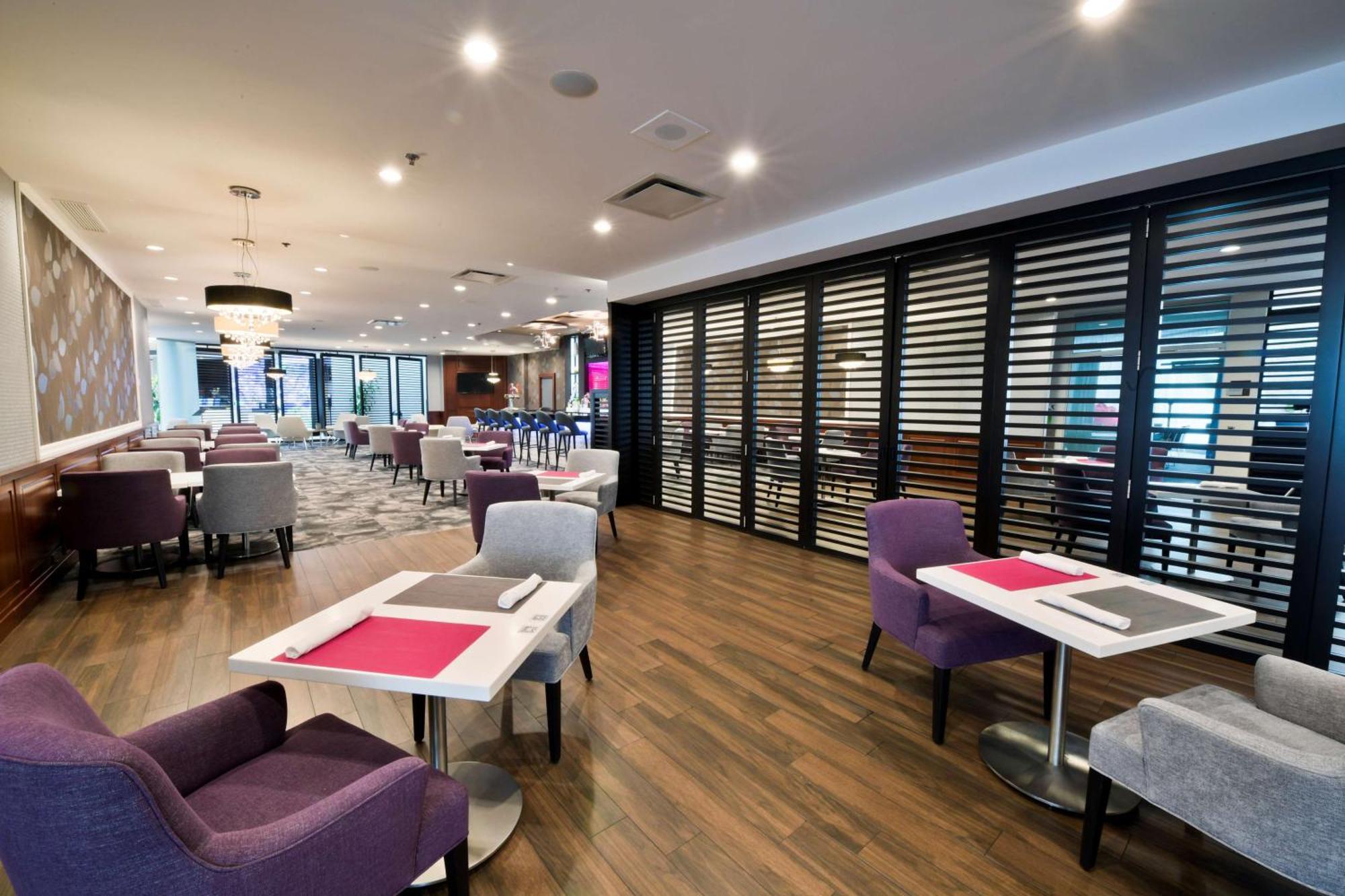Hilton Montreal/Laval Hotel Exterior photo
