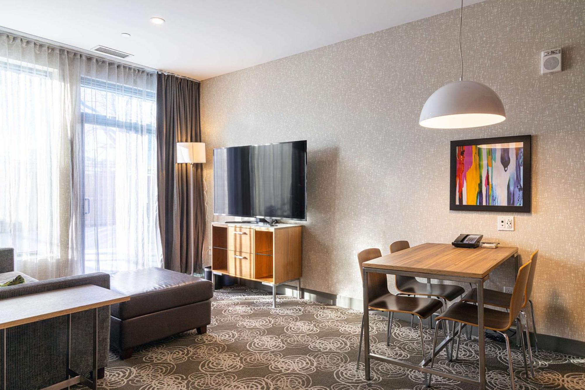 Hilton Montreal/Laval Hotel Exterior photo