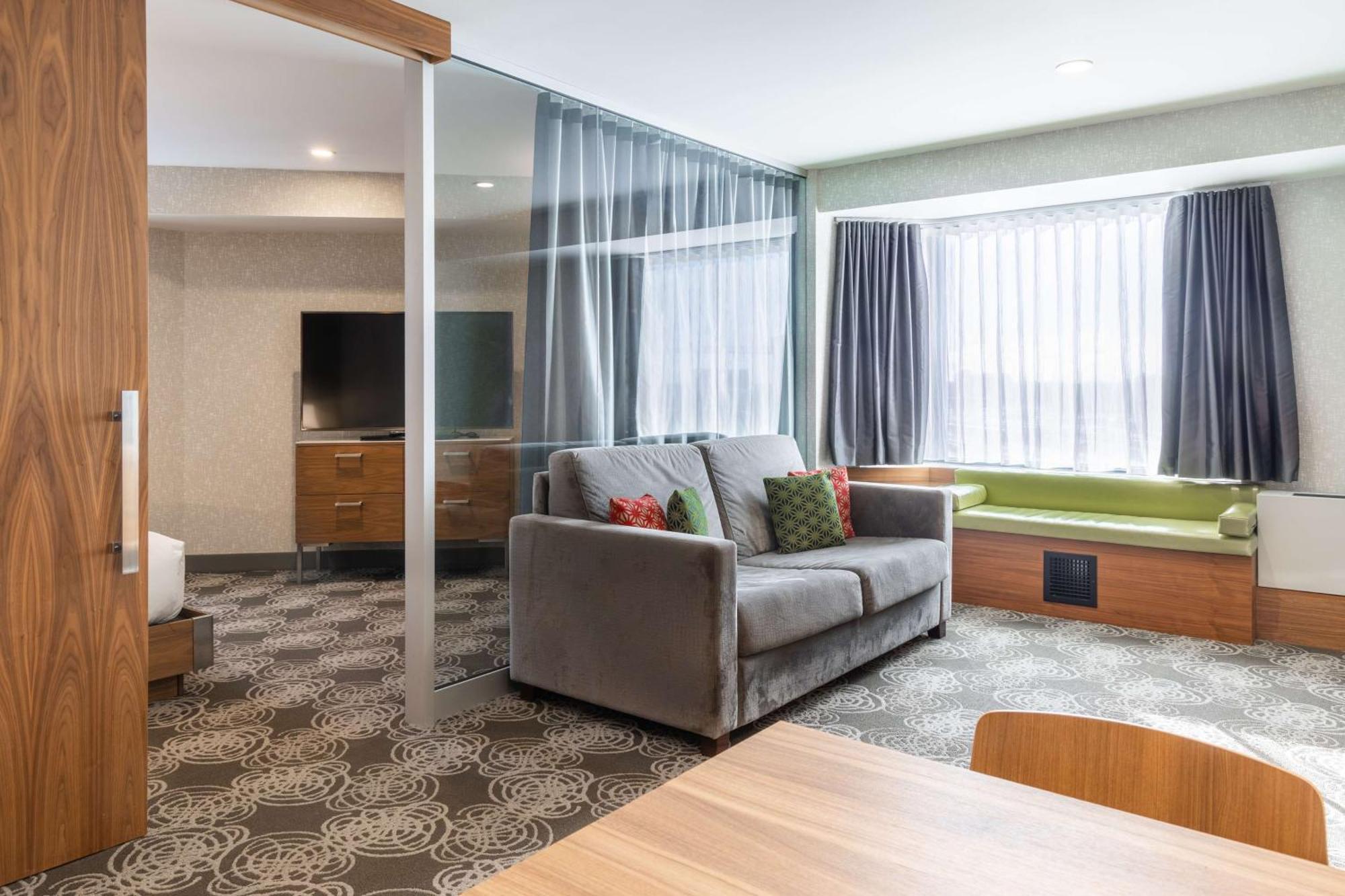 Hilton Montreal/Laval Hotel Exterior photo