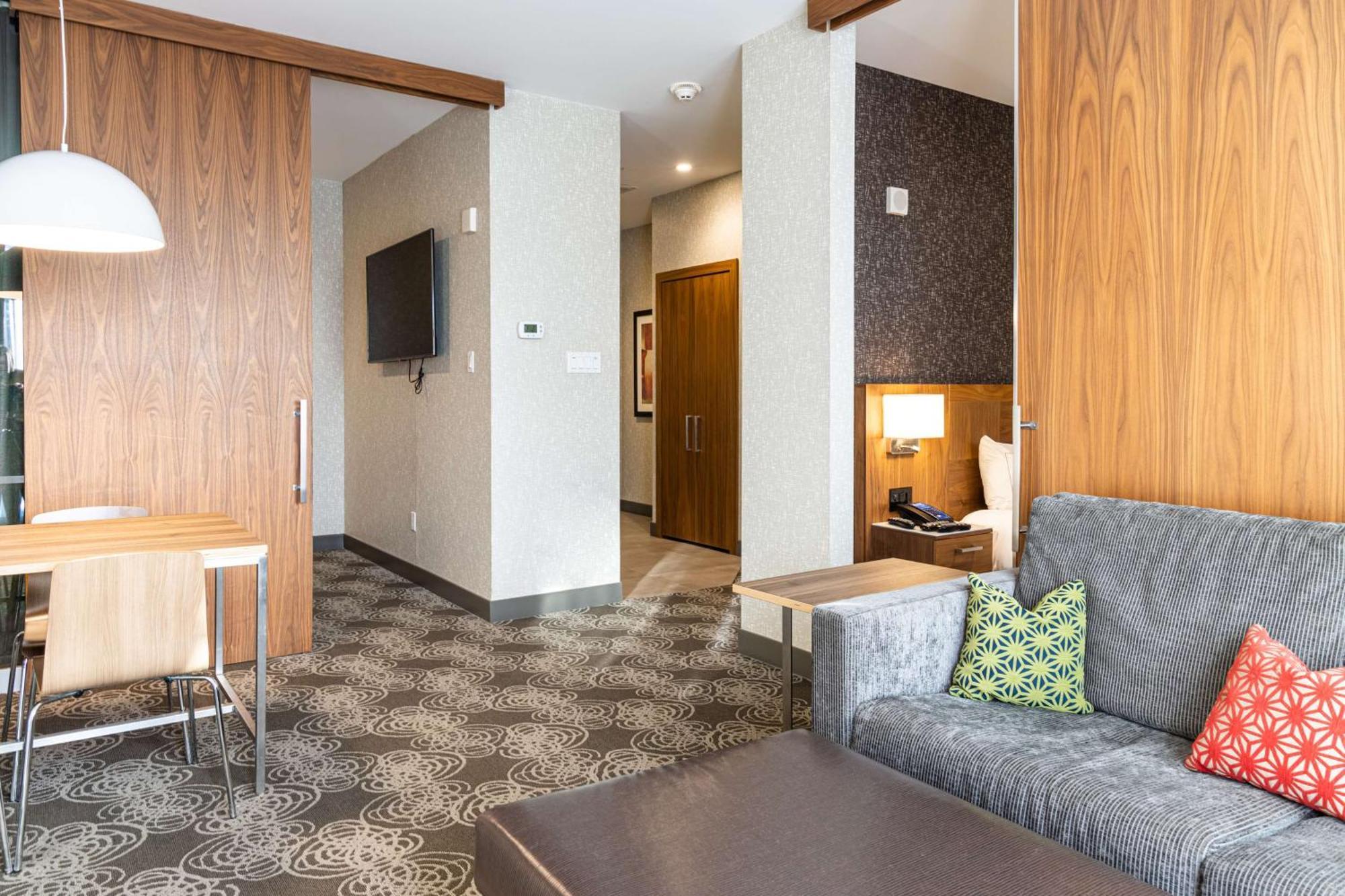Hilton Montreal/Laval Hotel Exterior photo
